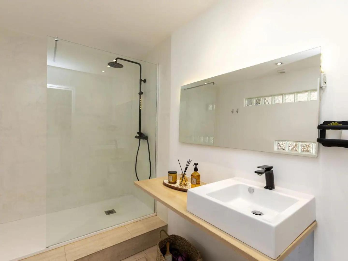 Casa Canyet Con Piscina A Un Paso De Barcelona Y La Playa Badalona Eksteriør bilde